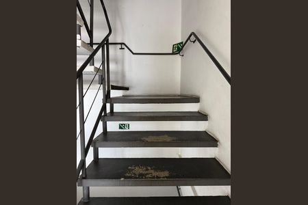 Apartamento para alugar com 80m², 3 quartos e 1 vaga Apartamento para alugar com 80m², 3 quartos e 1 vagaEscada