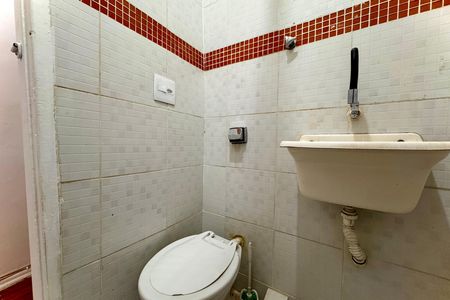 Banheiro social de kitnet/studio à venda com 1 quarto, 15m² em Centro, Rio de Janeiro