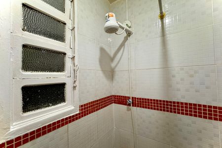 Banheiro social de kitnet/studio à venda com 1 quarto, 15m² em Centro, Rio de Janeiro