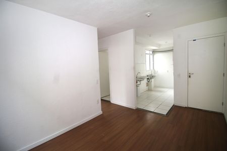 Sala de apartamento para alugar com 2 quartos, 40m² em Braz de Pina, Rio de Janeiro
