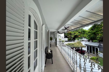 Casa para alugar com 352m², 4 quartos e 2 vagasSuíte  - Varanda
