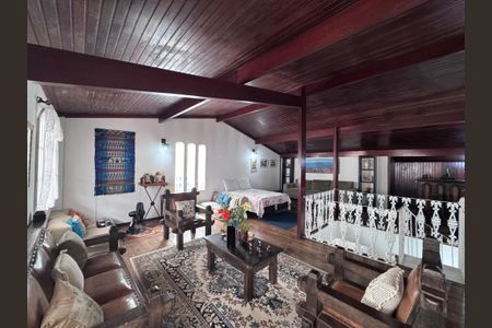 Casa para alugar com 352m², 4 quartos e 2 vagasSalão