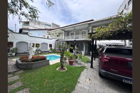 Casa para alugar com 352m², 4 quartos e 2 vagasÁrea externa