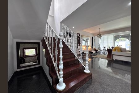 Casa para alugar com 352m², 4 quartos e 2 vagasSala