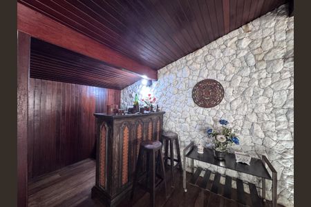 Casa para alugar com 352m², 4 quartos e 2 vagasSalão