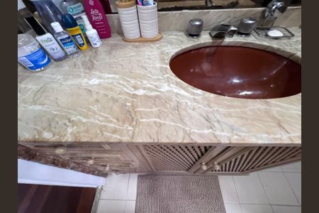 Casa para alugar com 352m², 4 quartos e 2 vagasBanheiro Social