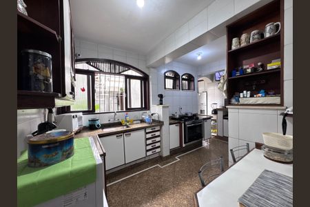 Casa para alugar com 352m², 4 quartos e 2 vagasCozinha