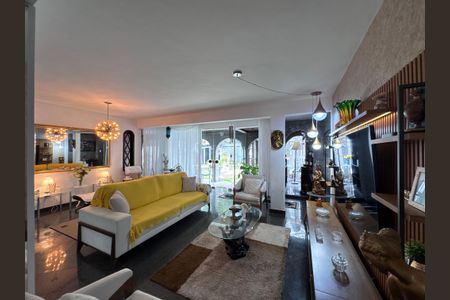 Casa para alugar com 352m², 4 quartos e 2 vagasSala