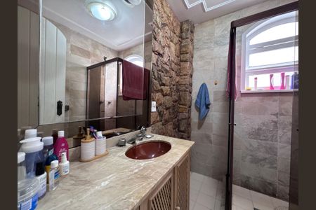 Casa para alugar com 352m², 4 quartos e 2 vagasBanheiro Social