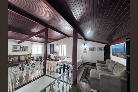 Casa para alugar com 352m², 4 quartos e 2 vagasSalão