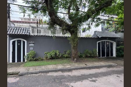 Casa para alugar com 352m², 4 quartos e 2 vagasFachada