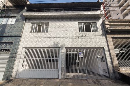 Casa à venda com 90m², 2 quartos e 2 vagasFachada 
