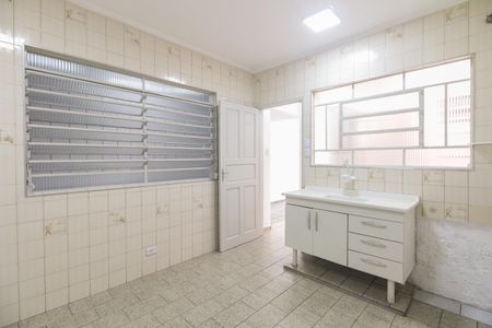 Casa à venda com 90m², 2 quartos e 2 vagasCozinha 