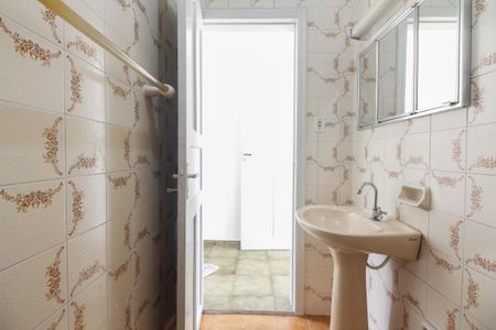 Casa à venda com 90m², 2 quartos e 2 vagasBanheiro Social 