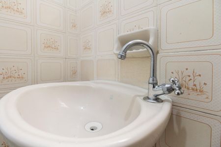 Casa à venda com 90m², 2 quartos e 2 vagasBanheiro Suíte 