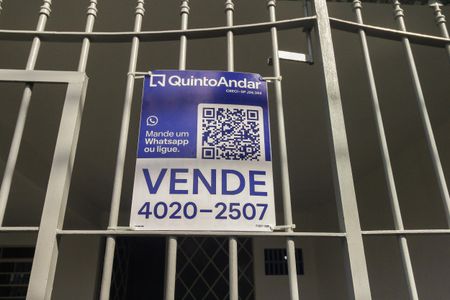 Casa à venda com 90m², 2 quartos e 2 vagasFachada - Placa 