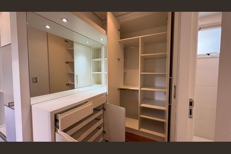 Apartamento à venda com 86m², 3 quartos e 2 vagas Apartamento à venda com 86m², 3 quartos e 2 vagasCloset da Suíte
