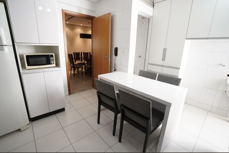 Apartamento para alugar com 119m², 4 quartos e 3 vagas