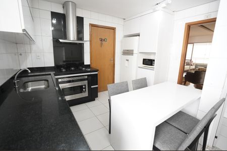 Apartamento para alugar com 119m², 4 quartos e 3 vagas