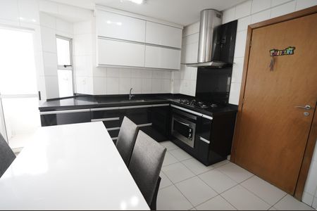 Apartamento para alugar com 119m², 4 quartos e 3 vagas
