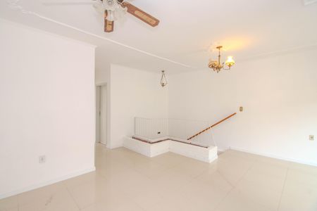 Casa à venda com 240m², 3 quartos e 2 vagas Casa à venda com 240m², 3 quartos e 2 vagasSala