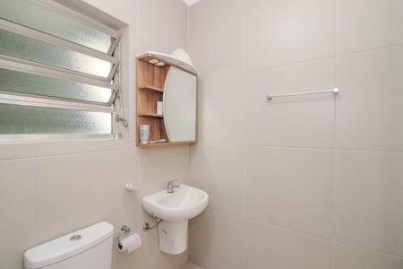 Casa à venda com 240m², 3 quartos e 2 vagas Casa à venda com 240m², 3 quartos e 2 vagasBanheiro 1