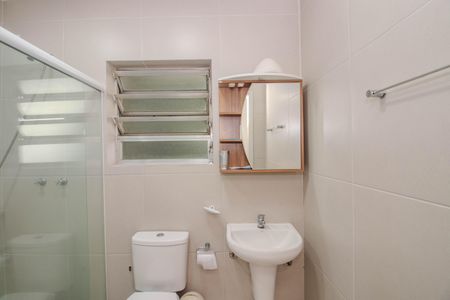 Casa à venda com 240m², 3 quartos e 2 vagas Casa à venda com 240m², 3 quartos e 2 vagasBanheiro 1