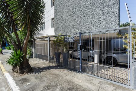Apartamento à venda com 120m², 2 quartos e 1 vaga Apartamento à venda com 120m², 2 quartos e 1 vagaFachada