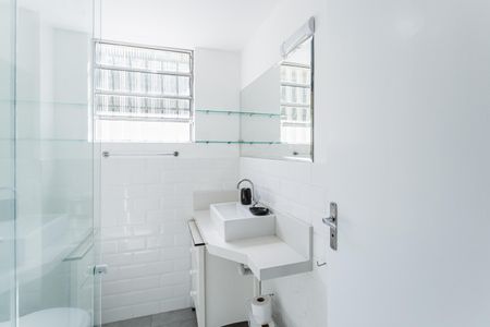 Apartamento à venda com 120m², 2 quartos e 1 vaga Apartamento à venda com 120m², 2 quartos e 1 vagaBanheiro