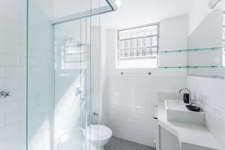 Apartamento à venda com 120m², 2 quartos e 1 vaga Apartamento à venda com 120m², 2 quartos e 1 vagaBanheiro