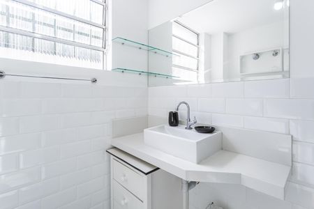 Apartamento à venda com 120m², 2 quartos e 1 vaga Apartamento à venda com 120m², 2 quartos e 1 vagaBanheiro