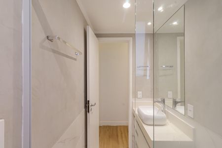 Banheiro de apartamento para alugar com 1 quarto, 43m² em Moema, São Paulo