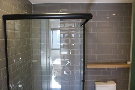 Banheiro de kitnet/studio para alugar com 1 quarto, 26m² em Perdizes, São Paulo