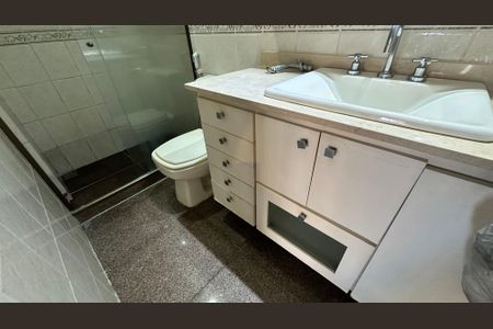Apartamento para alugar com 100m², 3 quartos e 2 vagasBanheiro Quarto 2