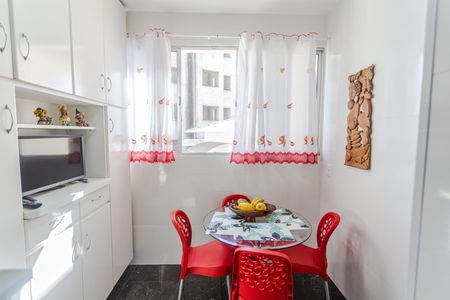 Apartamento à venda com 180m², 4 quartos e 2 vagasCopa