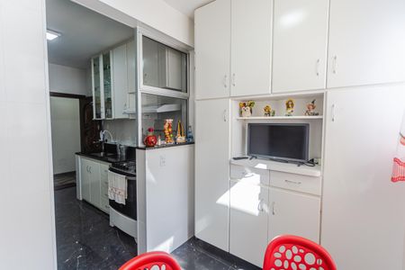 Apartamento à venda com 180m², 4 quartos e 2 vagasCopa