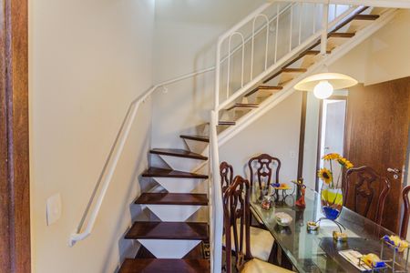 Apartamento à venda com 180m², 4 quartos e 2 vagasEscada de Acesso a Cobertura