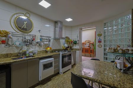 Apartamento à venda com 220m², 4 quartos e 2 vagas Apartamento à venda com 220m², 4 quartos e 2 vagasCozinha