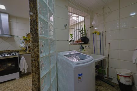 Apartamento à venda com 220m², 4 quartos e 2 vagas Apartamento à venda com 220m², 4 quartos e 2 vagasÁrea de Serviço