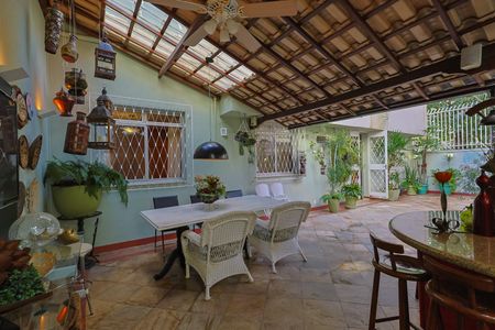 Apartamento à venda com 220m², 4 quartos e 2 vagas Apartamento à venda com 220m², 4 quartos e 2 vagasÁrea Gourmet