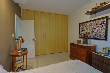Apartamento à venda com 220m², 4 quartos e 2 vagas Apartamento à venda com 220m², 4 quartos e 2 vagasQuarto 2