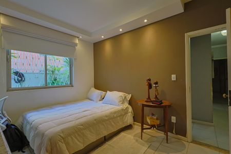 Apartamento à venda com 220m², 4 quartos e 2 vagas Apartamento à venda com 220m², 4 quartos e 2 vagasQuarto 2