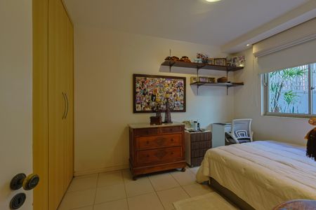 Apartamento à venda com 220m², 4 quartos e 2 vagas Apartamento à venda com 220m², 4 quartos e 2 vagasQuarto 2