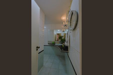 Apartamento à venda com 220m², 4 quartos e 2 vagas Apartamento à venda com 220m², 4 quartos e 2 vagasBanheiro Suíte