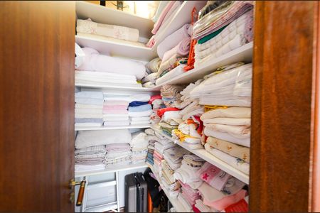 Casa à venda com 320m², 3 quartos e 5 vagas Casa à venda com 320m², 3 quartos e 5 vagasCloset