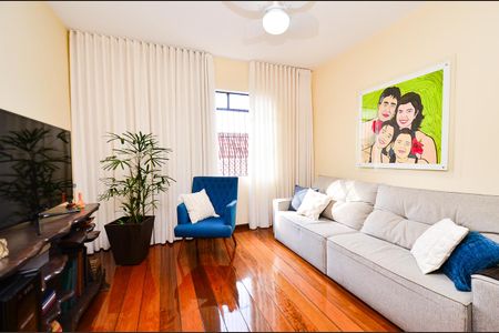 Casa à venda com 320m², 3 quartos e 5 vagas Casa à venda com 320m², 3 quartos e 5 vagasSala de TV