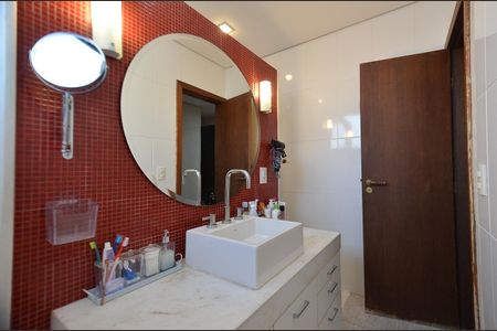 Casa à venda com 320m², 3 quartos e 5 vagas Casa à venda com 320m², 3 quartos e 5 vagasBanheiro 1