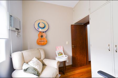 Casa à venda com 320m², 3 quartos e 5 vagas Casa à venda com 320m², 3 quartos e 5 vagasEscritório