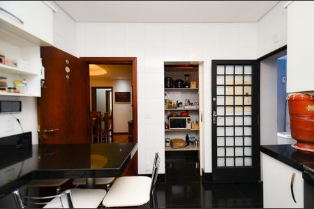 Casa à venda com 320m², 3 quartos e 5 vagas Casa à venda com 320m², 3 quartos e 5 vagasCozinha