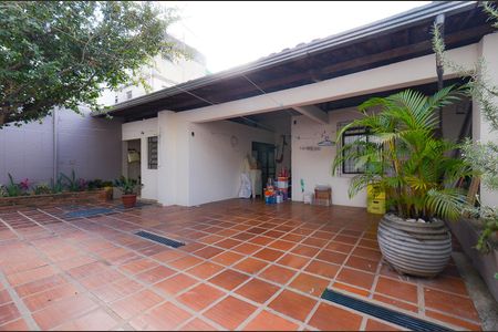 Casa à venda com 320m², 3 quartos e 5 vagas Casa à venda com 320m², 3 quartos e 5 vagasÁrea Externa